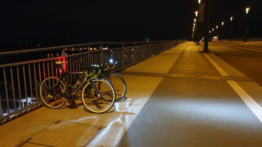 Rennräder Brücke Bonn